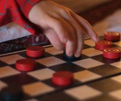Правила игры в шашках для начинающих